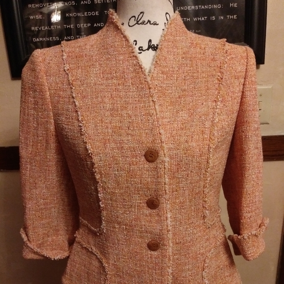 Two-piece suit - Picture 2 of 4